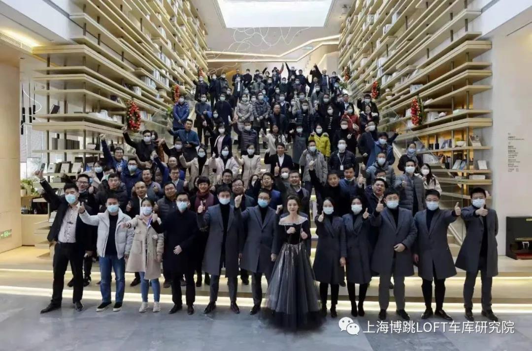 南昌全国一百多人在华侨城汉口道6号参观研讨LOFT专利车库技术！
